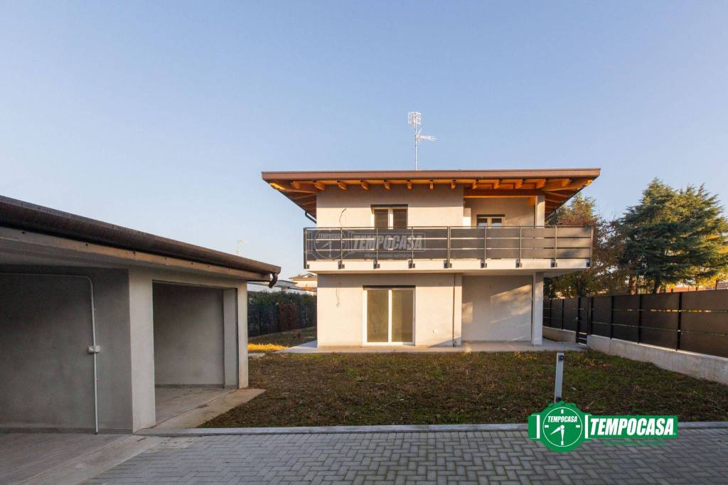 casa indipendente in vendita a Magnago