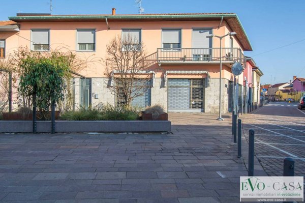 negozio in vendita a Magnago