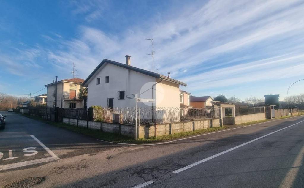 casa indipendente in vendita a Magnago