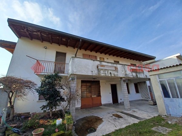 casa indipendente in vendita a Magnago