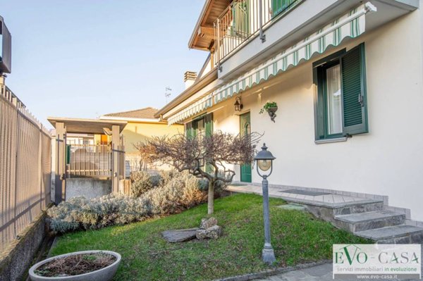 casa indipendente in vendita a Magnago