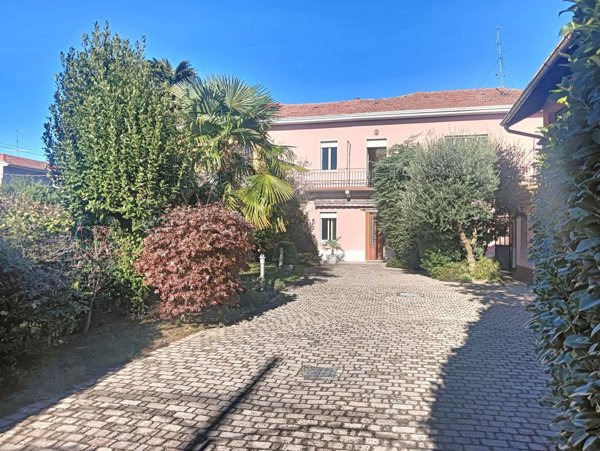 casa indipendente in vendita a Magnago