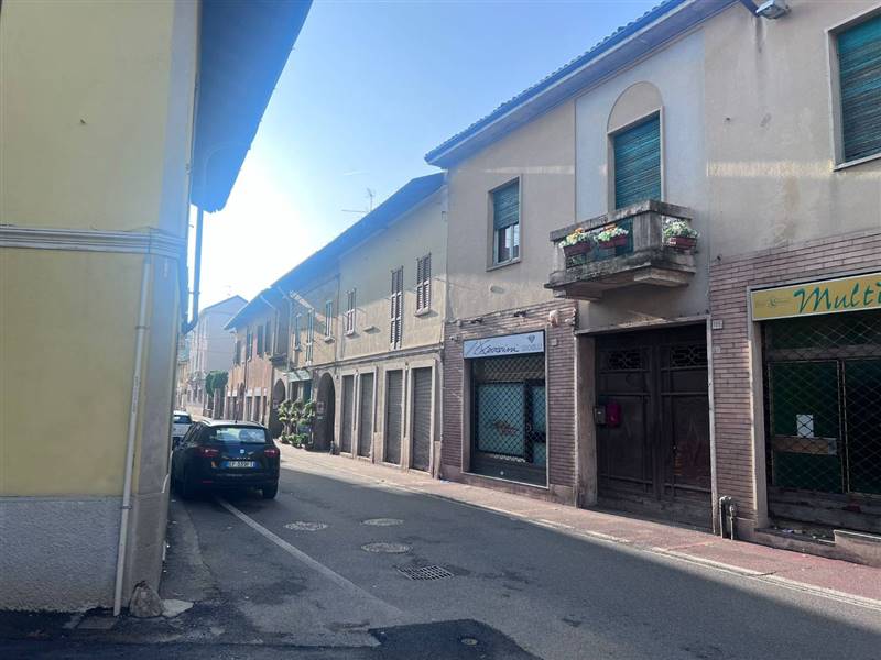 negozio in vendita a Magnago