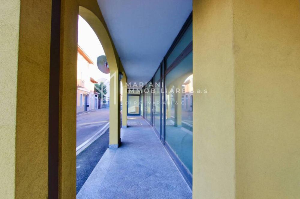 negozio in vendita a Magnago
