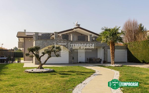casa indipendente in vendita a Magnago