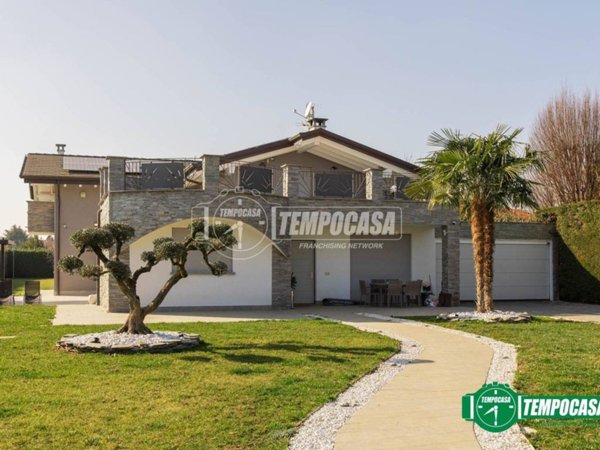 casa indipendente in vendita a Magnago