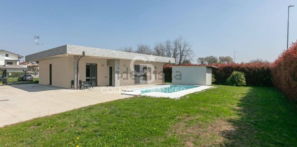 casa indipendente in vendita a Magnago