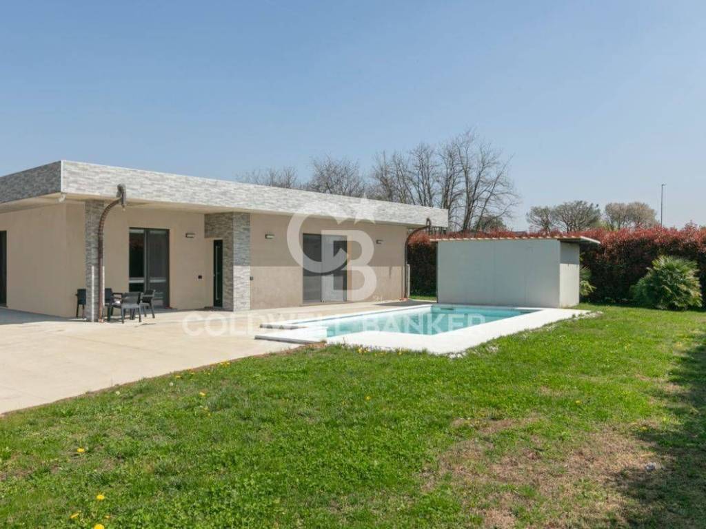 casa indipendente in vendita a Magnago