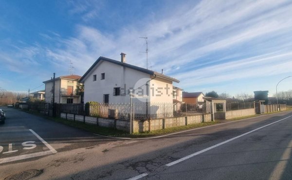 casa semindipendente in vendita a Magnago