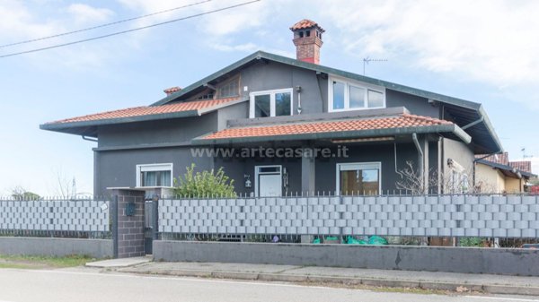 casa indipendente in vendita a Magnago in zona Bienate