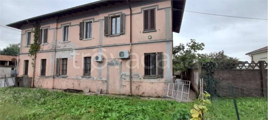appartamento in vendita a Magnago in zona Bienate