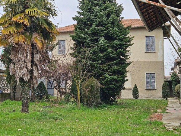 casa indipendente in vendita a Magnago in zona Bienate