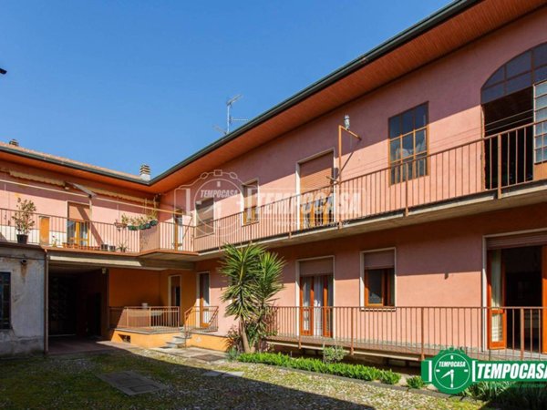 casa indipendente in vendita a Magnago