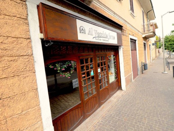 negozio in vendita a Magnago