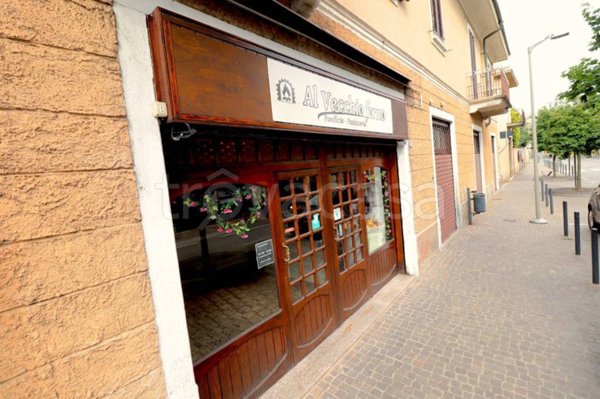 negozio in vendita a Magnago