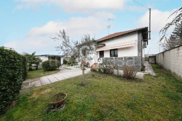 casa indipendente in vendita a Magnago