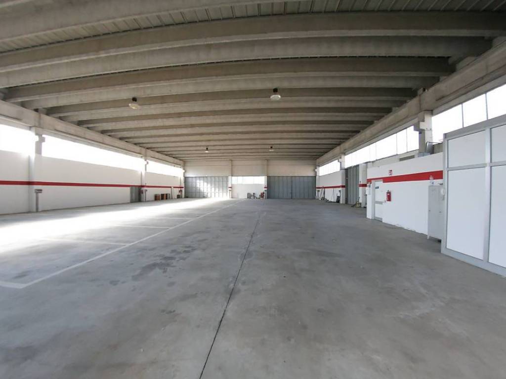 locale commerciale in vendita a Magnago