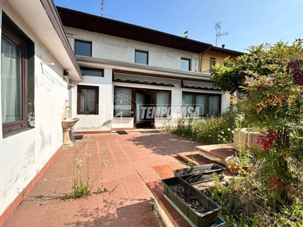 casa indipendente in vendita a Magnago