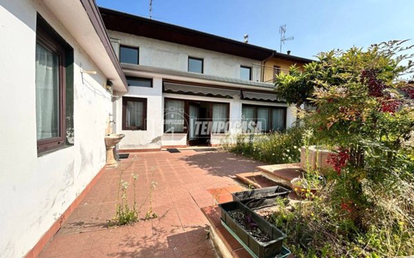 casa indipendente in vendita a Magnago