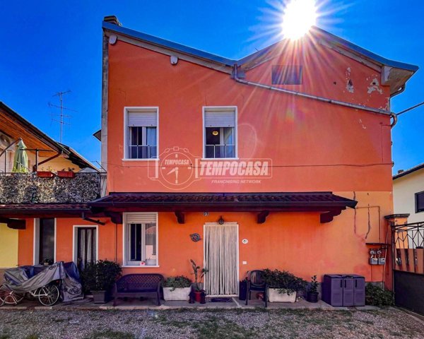 casa indipendente in vendita a Magnago