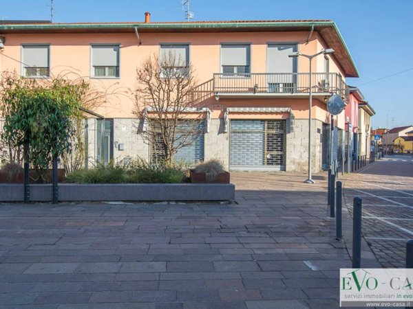 casa indipendente in vendita a Magnago