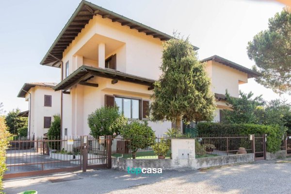 casa indipendente in vendita a Magnago