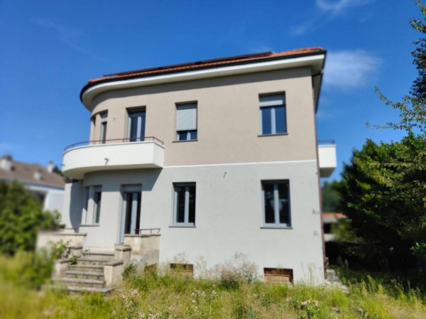 casa indipendente in vendita a Magnago