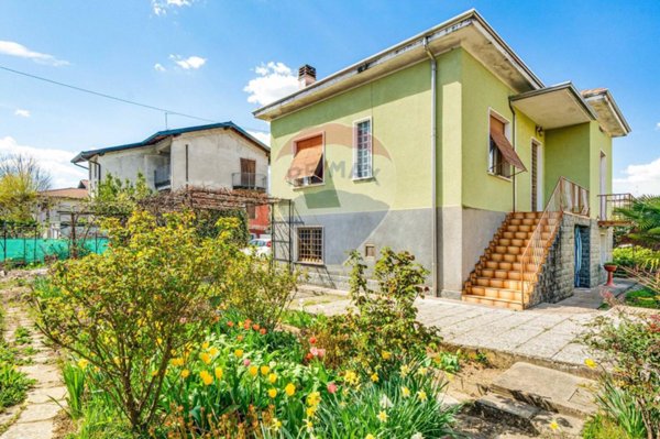 casa indipendente in vendita a Magnago
