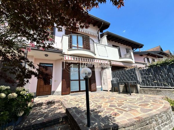 casa indipendente in vendita a Magnago