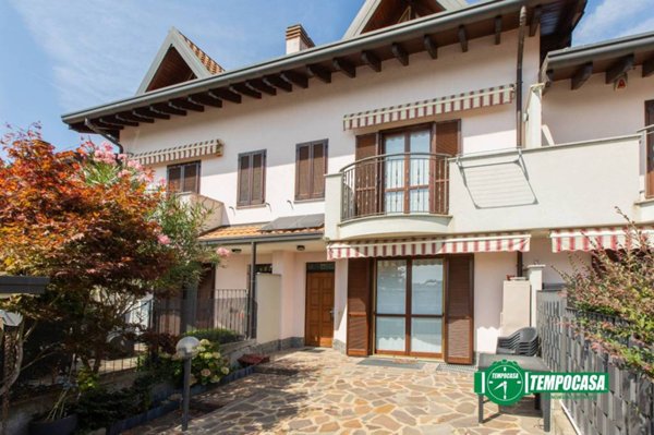 casa indipendente in vendita a Magnago