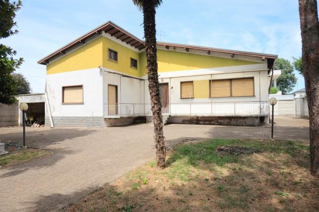 casa indipendente in vendita a Magnago in zona Bienate