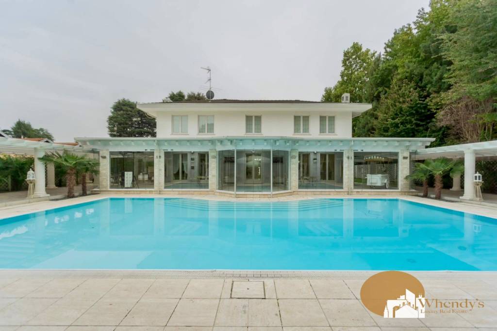 villa in vendita a Magnago
