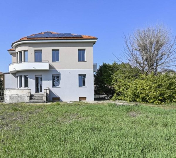 casa indipendente in vendita a Magnago