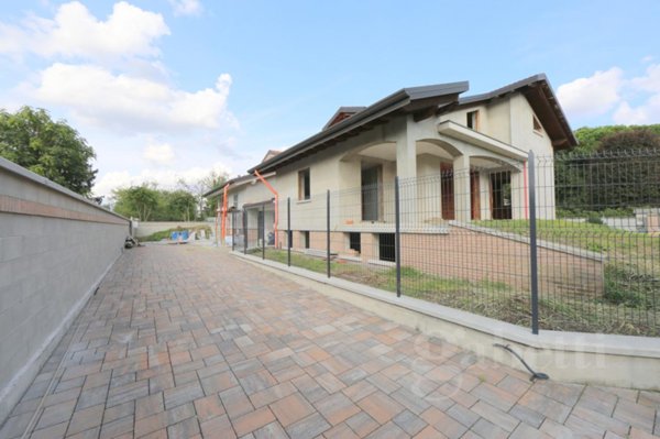 casa indipendente in vendita a Magnago