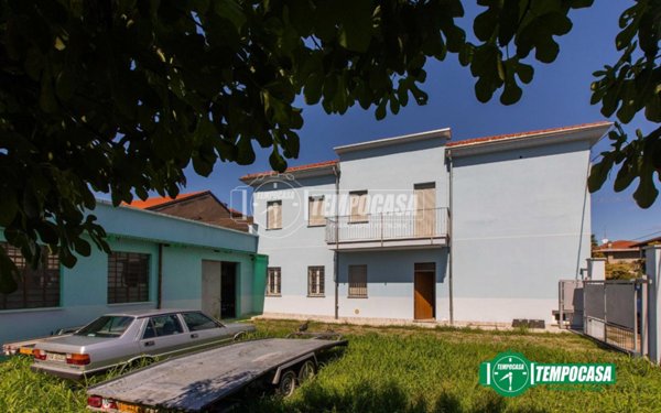 casa indipendente in vendita a Magnago