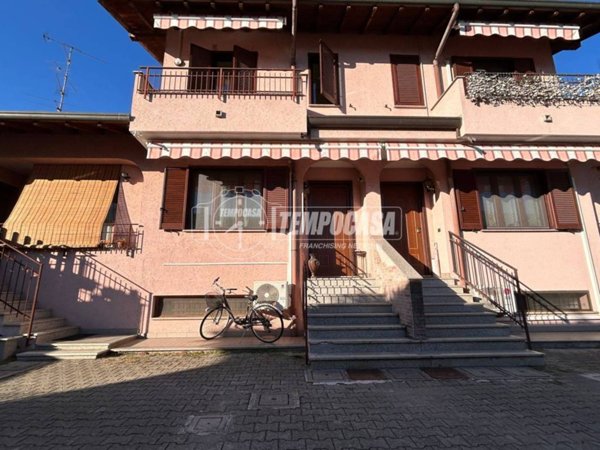 casa indipendente in vendita a Magnago