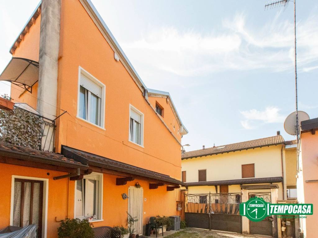 casa indipendente in vendita a Magnago