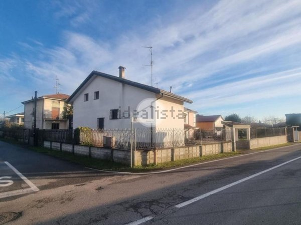 casa indipendente in vendita a Magnago