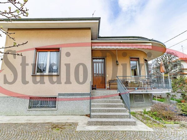casa indipendente in vendita a Magnago in zona Bienate