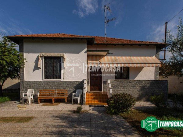 casa indipendente in vendita a Magnago