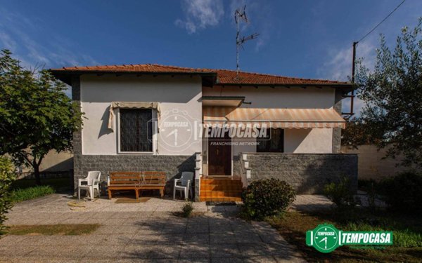 casa indipendente in vendita a Magnago