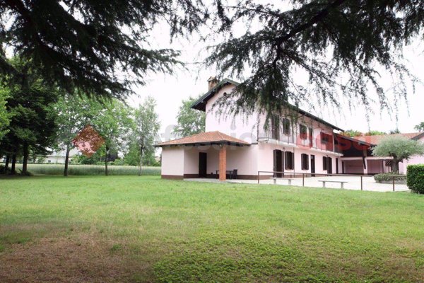 casale in vendita a Magnago in zona Bienate