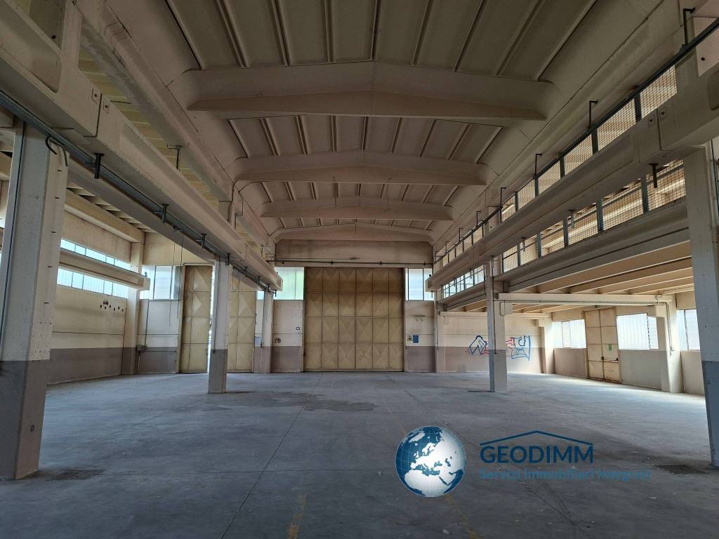 locale commerciale in vendita a Magnago