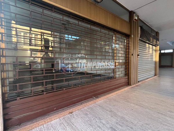 negozio in vendita a Magnago