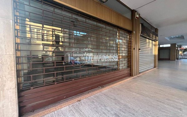 negozio in vendita a Magnago