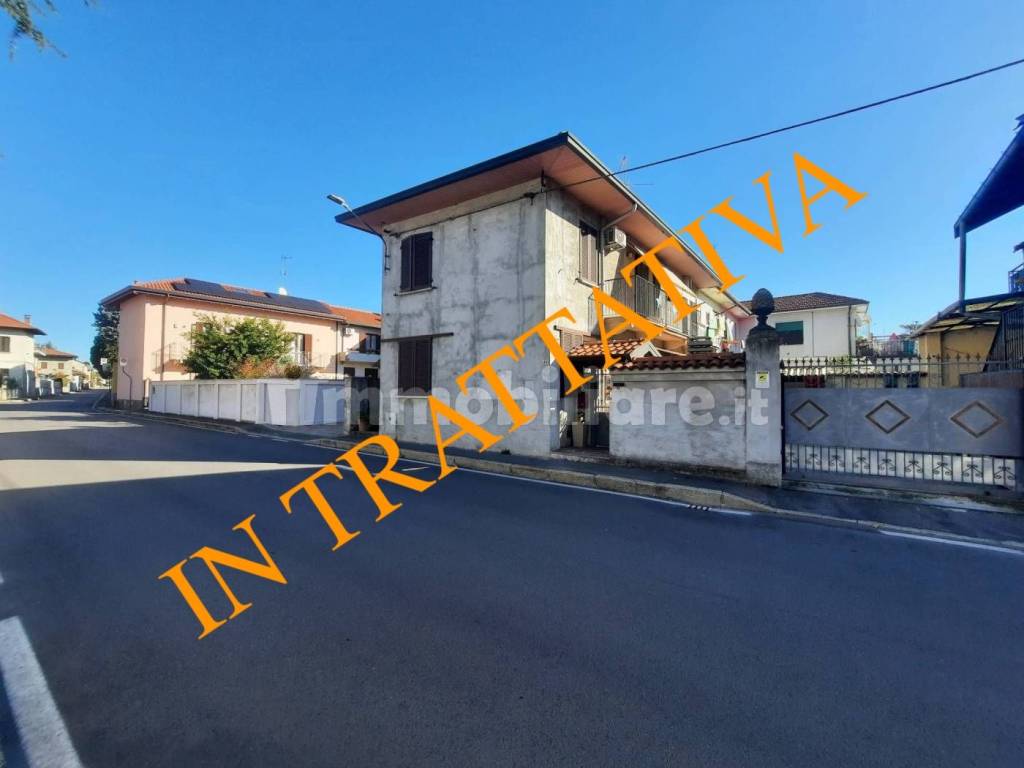 casa indipendente in vendita a Magnago