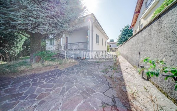 casa indipendente in vendita a Magnago