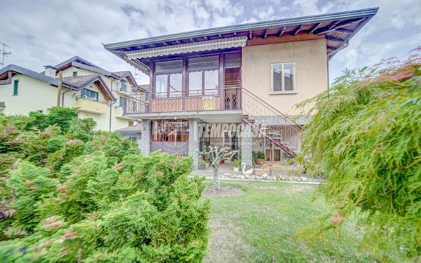 casa indipendente in vendita a Magnago