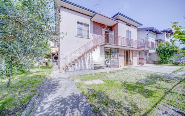 casa indipendente in vendita a Magnago