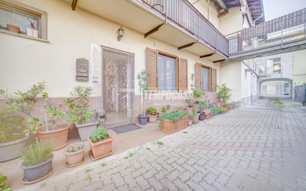 casa indipendente in vendita a Magnago